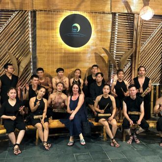 Hoi An, Vietnam. Prizorišče − Hoi An Lune Center for the Performing Arts, predstava AO show z bambusovimi košarami in izjemno plesno akrobatiko. (2019) / Barbara Pokorny