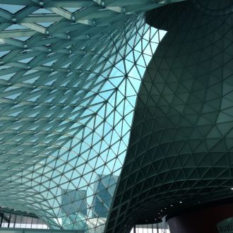 Fiera Milano, Italija. Milanski sejem - pogled na znamenito streho in največji razstavni prostor v Evropi − 753.000 m2. (2019) / Barbara Šilc