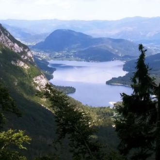 Bohinj. Pogled iz Komne na Bohinjsko jezero. (2020) / Barbara Šilc