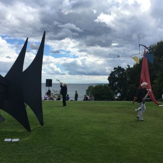 Danska, Louisiana Museum of Modern Art. Skulpture Miroja in glasbeni performance. (2017) / Neža Jovan
