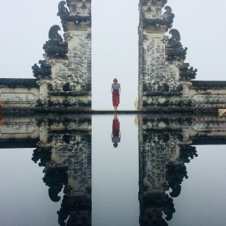 Tempelj Pura Luhur Lempuyang, Bali. Tempelj, ki »varuje« domačine pred zli duhovi. Čudoviti prostor miru in meditacije. (2018) / Nina Cvirn