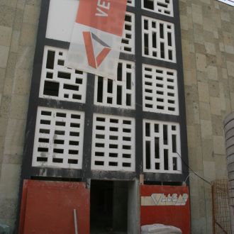 2006 04. 25. - Dom kulture Velenje, obnova, vzhodna fasada, avtor Blaž Verbič