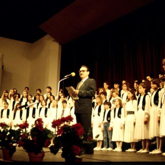 1995 02. 08. - dr. Matjaž Kmecl, slavnostni govornik na proslavi ob Slovenskem kulturnem prazniku (zbor Carmina Slovenica in s Karmino Šilec), avtor Lojze Ojsteršek