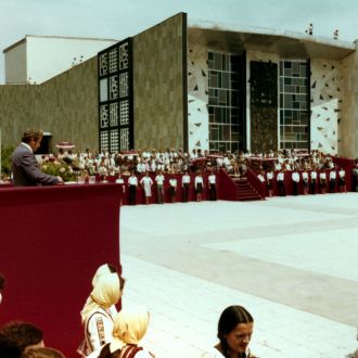 1977 06. 25. - Svečanost na trgu ob odprtju spomenika Josipu Brozu Titu, avtor Ljuban Naraks