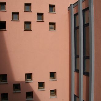 2007 - Detajl oken kulisarnice in gledališkega fundusa po prenovi Doma kulture Velenje, avtor Jože Miklavc
