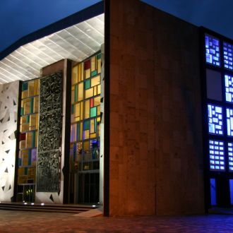 2007 - Nočno osvetljen Dom kulture Velenje po prenovi, avtor Jože Miklavc