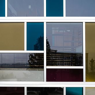 2020 - Barvna okna pročelja Doma kulture Velenje, avtor Peter Žagar